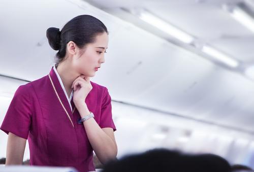 空姐训练视频,从仪态到服务,一窥航空业精英养成记